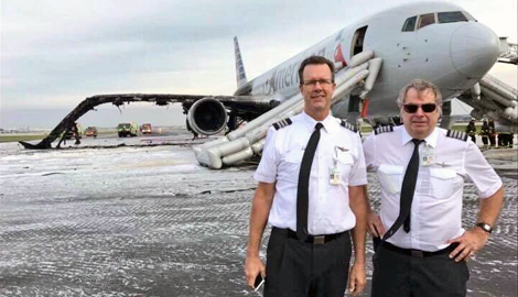 pilots of American Airlines flight AA383 posing after the event.